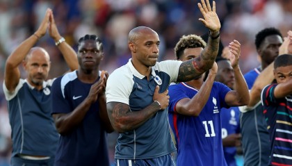 亨利：卡里克让梅努重返首发是个强硬的决定，他对阵曼城表现最好