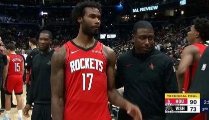 电竞新闻-伊森脏动作+怒喷主帅，母亲无脑护短，火箭该留这定时炸弹吗？